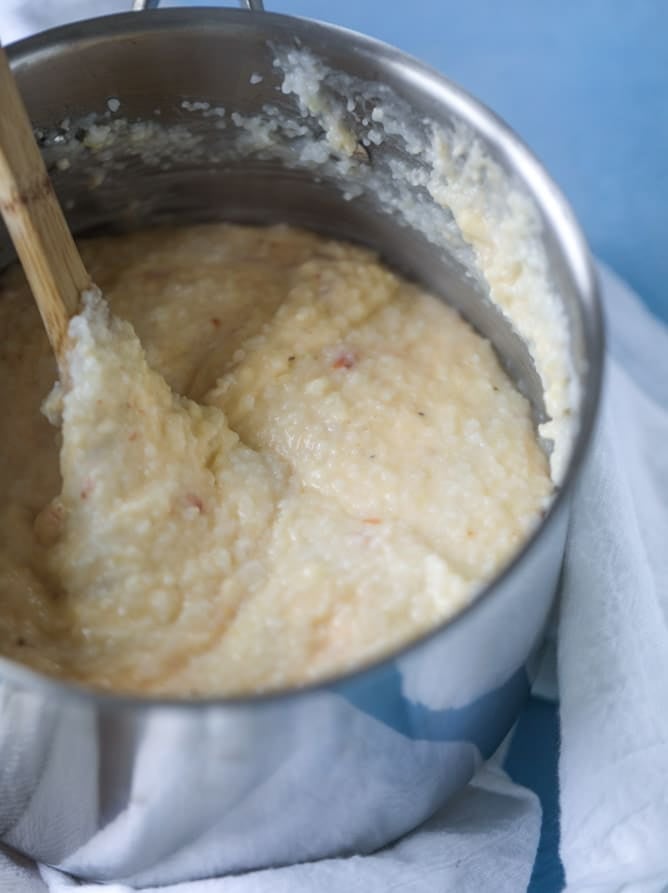 pimento cheese brunch grits I howsweeteats.com #pimentocheese #brunch #breakfast #grits #bacon #kentuckyderby
