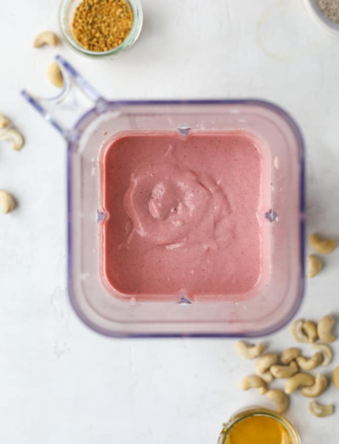 strawberry cashew smoothie I howsweeteats.com #strawberry #cashew #smoothie #healthy #breakfast