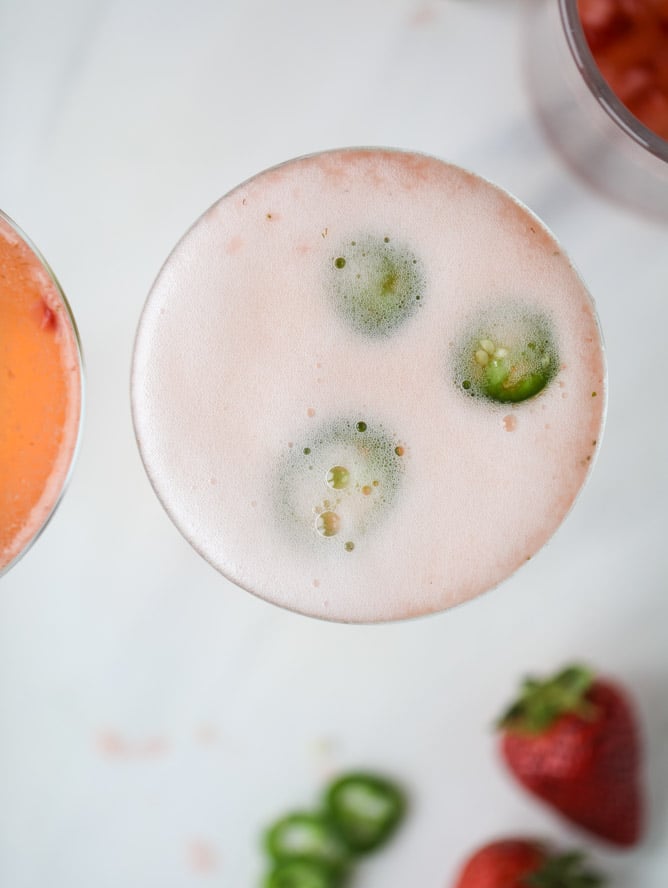 strawberry champagne tequila fizz I howsweeteats.com #strawberry #champagne #tequila #cocktail #jalapeno