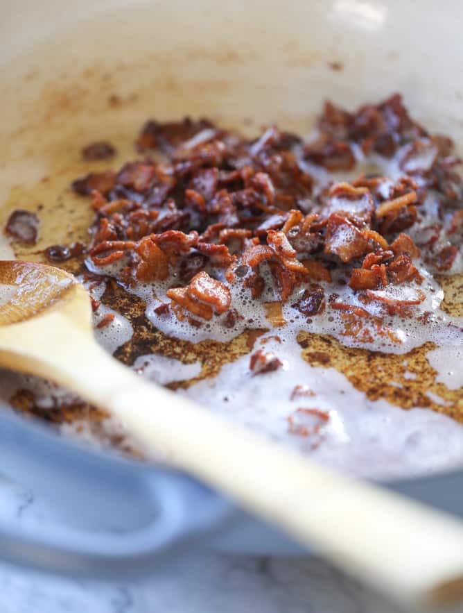 This is the easiest weeknight bacon broccoli pasta that can come together in minutes! Super flavorful and filled with crispy bacon, fresh broccoli, shaved parmesan and crushed red pepper, it's delicious on its own or as a base for more veggies or meat! I howsweeteats.com #bacon #broccoli #pasta #easy #dinner #recipes