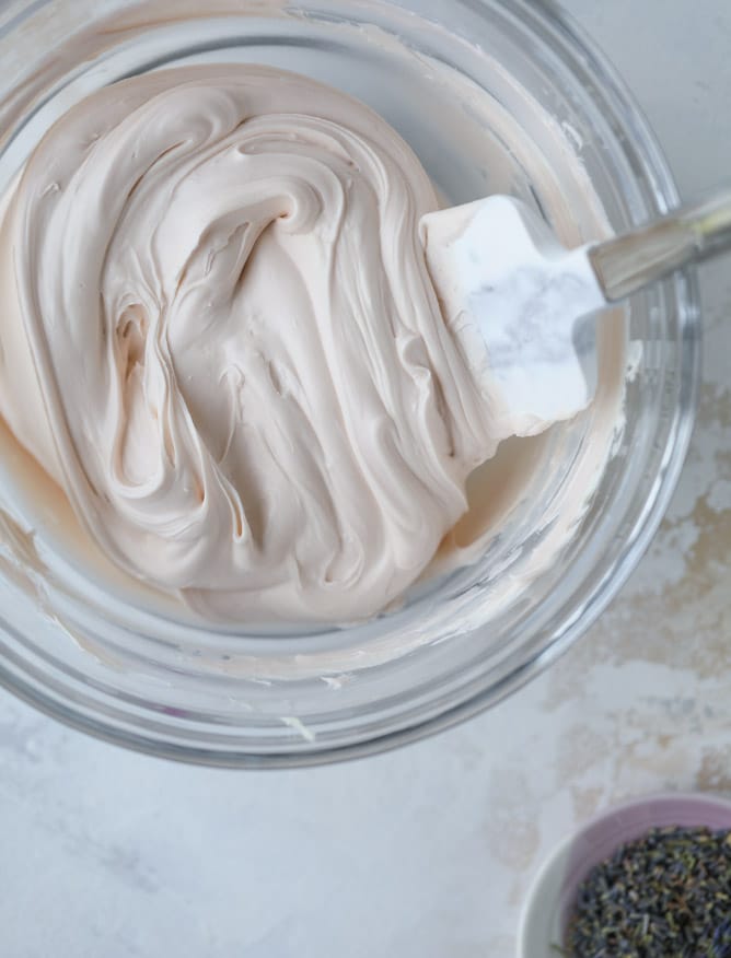 lavender cupcakes with cream cheese frosting I howsweeteats.com #lavender #cupcakes #creamcheese #frosting #cake