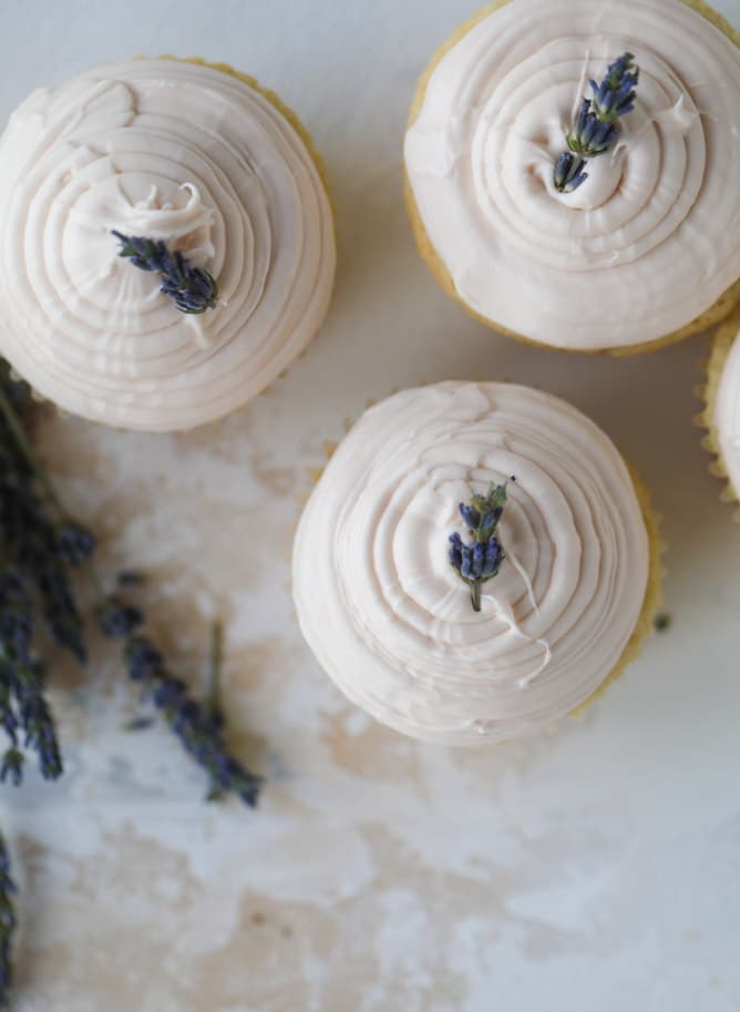 lavender cupcakes with cream cheese frosting I howsweeteats.com #lavender #cupcakes #creamcheese #frosting #cake