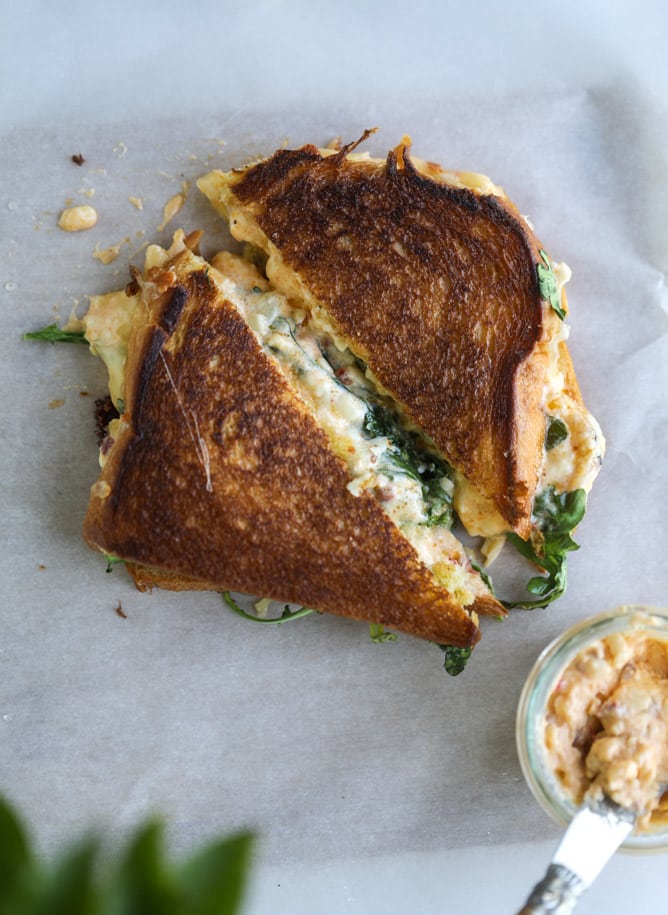 pimento cheese grilled cheese I howsweeteats.com #pimentocheese #grilledcheese #pickles #kentuckyderby