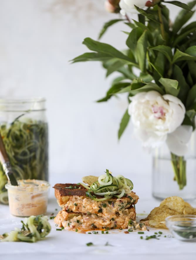 pimento cheese grilled cheese I howsweeteats.com #pimentocheese #grilledcheese #pickles #kentuckyderby