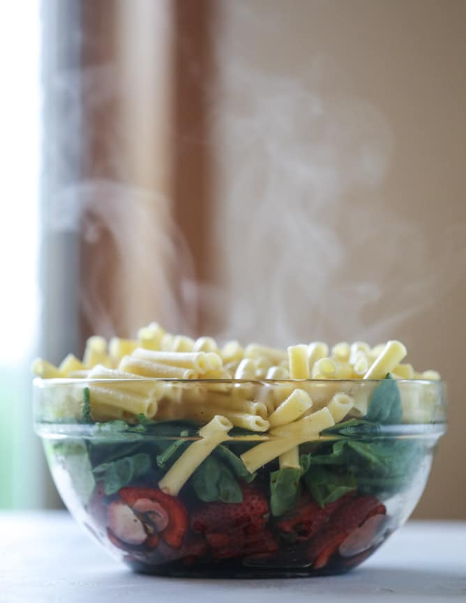 black pepper balsamic strawberry pasta salad I howsweeteats.com #strawberry #pasta #salad #spinach #goatcheese
