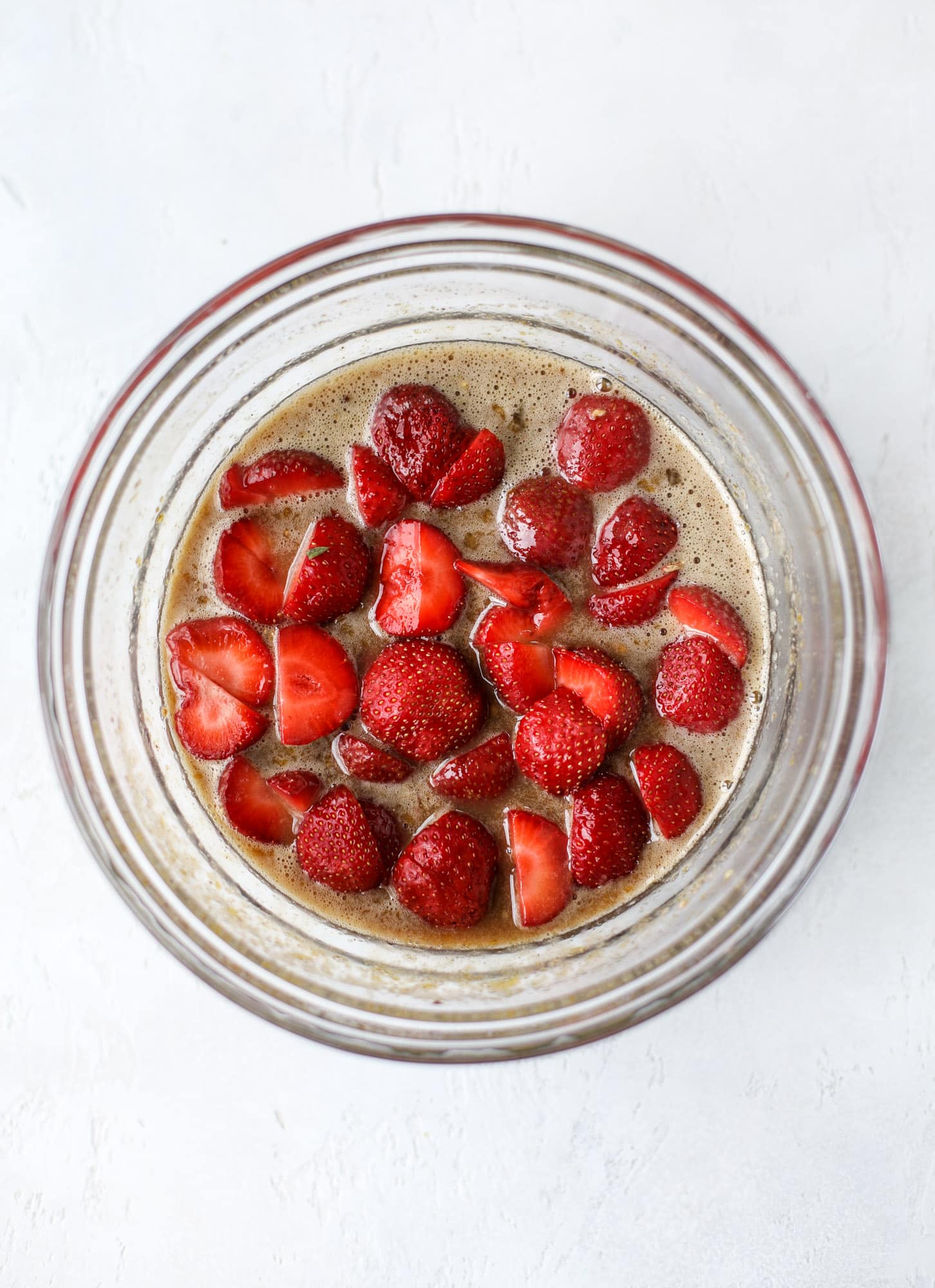 These strawberry cobbler bars are super delicious and perfect for a crowd! Made with juicy fresh strawberries, they start with a shortbread crust and end with a crumbly topping with a warm and delicious fruity filling. Huge hit! I howsweeteats.com #strawberry #cobbler #bars