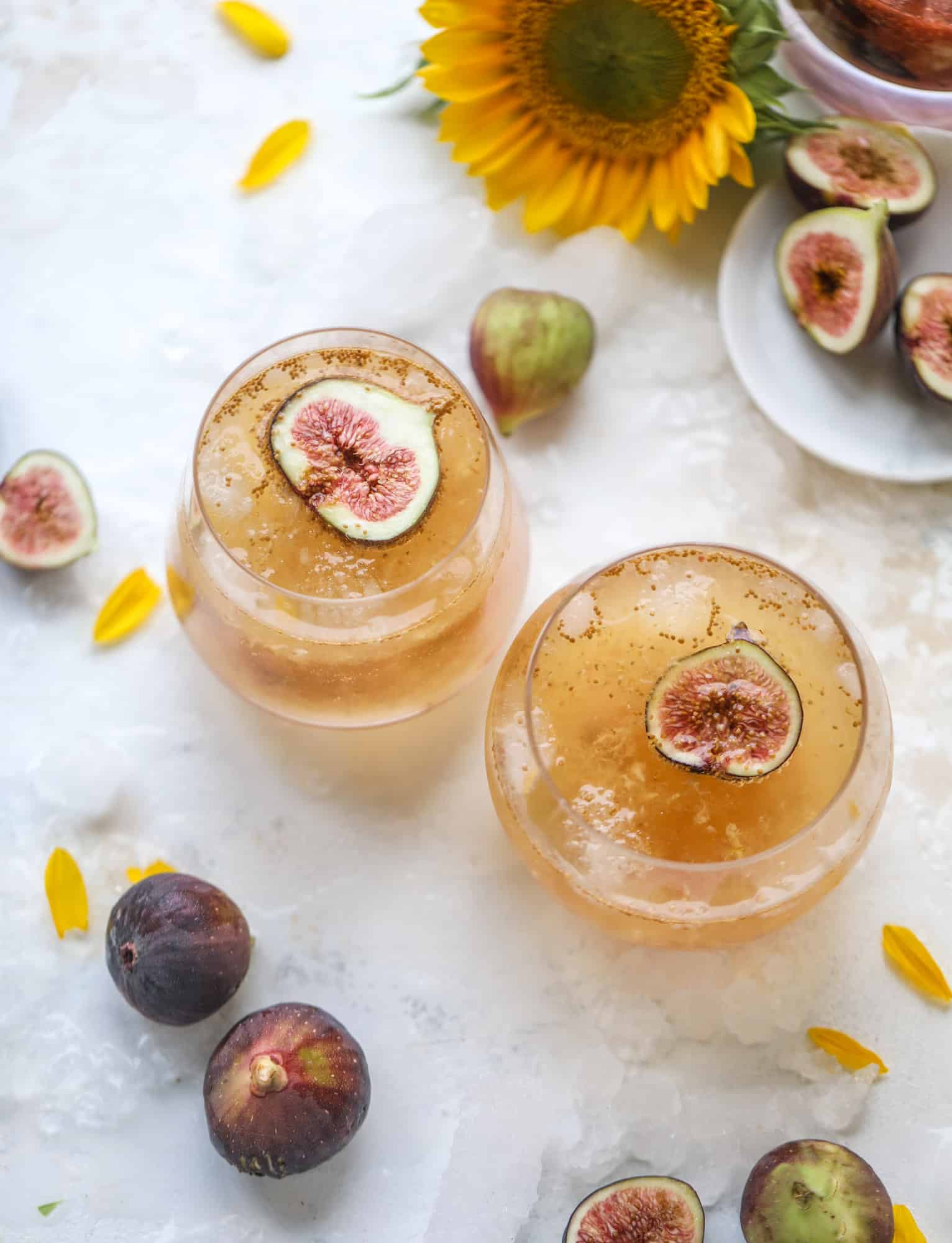 This new fig cocktail is so delicious and perfect for your fresh juicy figs! Muddle the fresh figs with brown sugar and a touch of lemon, then add them to a glass with crushed ice and pour some bubbly on top. I love Prosecco, but you can use a sweeter bubbly too! I howsweeteats.com #fig #cocktail #brown #sugar #prosecco