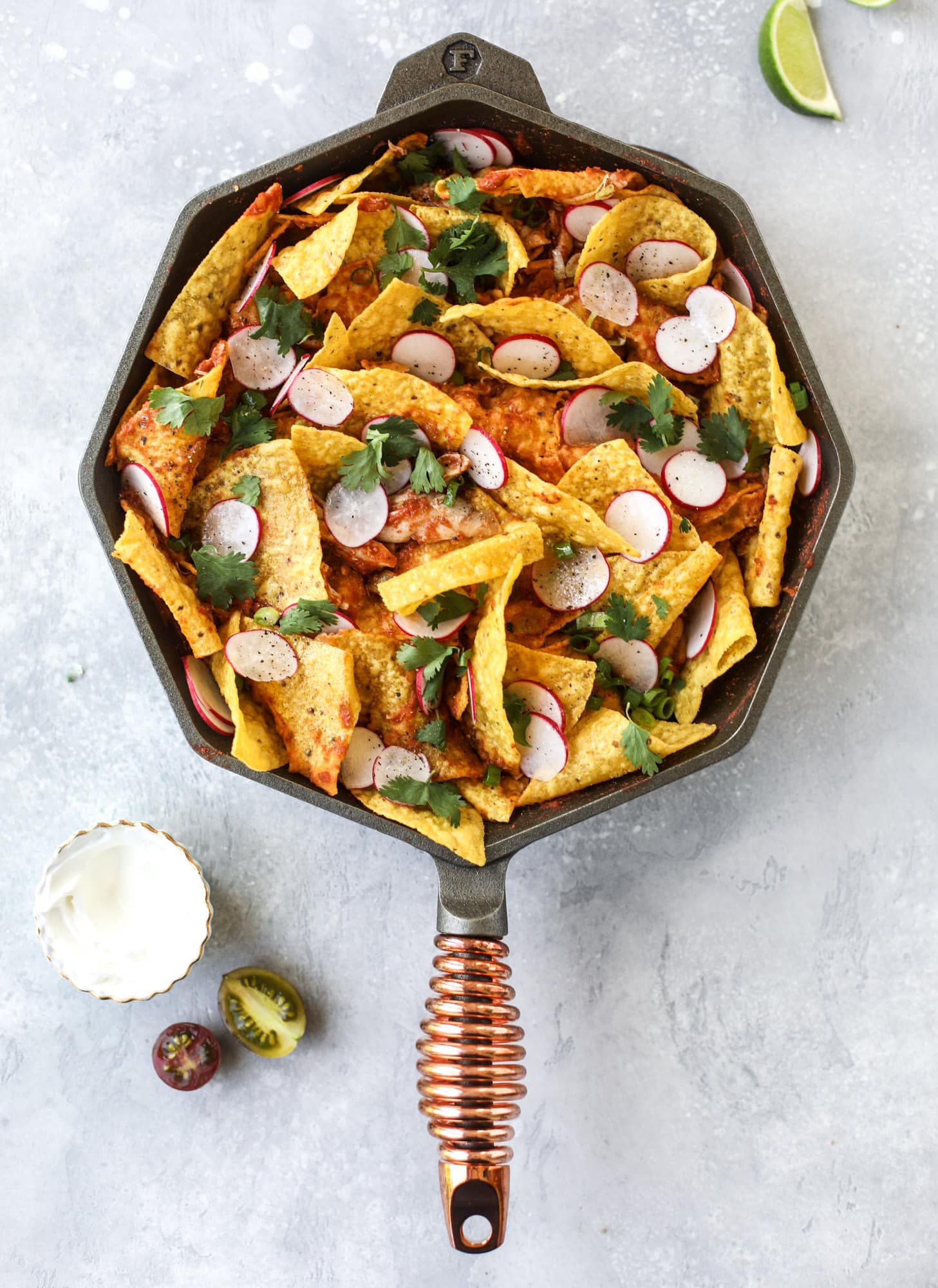 This skillet of fire roasted chicken chilaquiles is so easy, flavorful and delicious! A quick blender sauce made with fire roasted tomatoes, shredded chicken, lots of tortilla chips and your favorite toppings. Give me all the cheese and guacamole! I howsweeteats.com #chicken #chilaquiles #recipe #easy #dinner