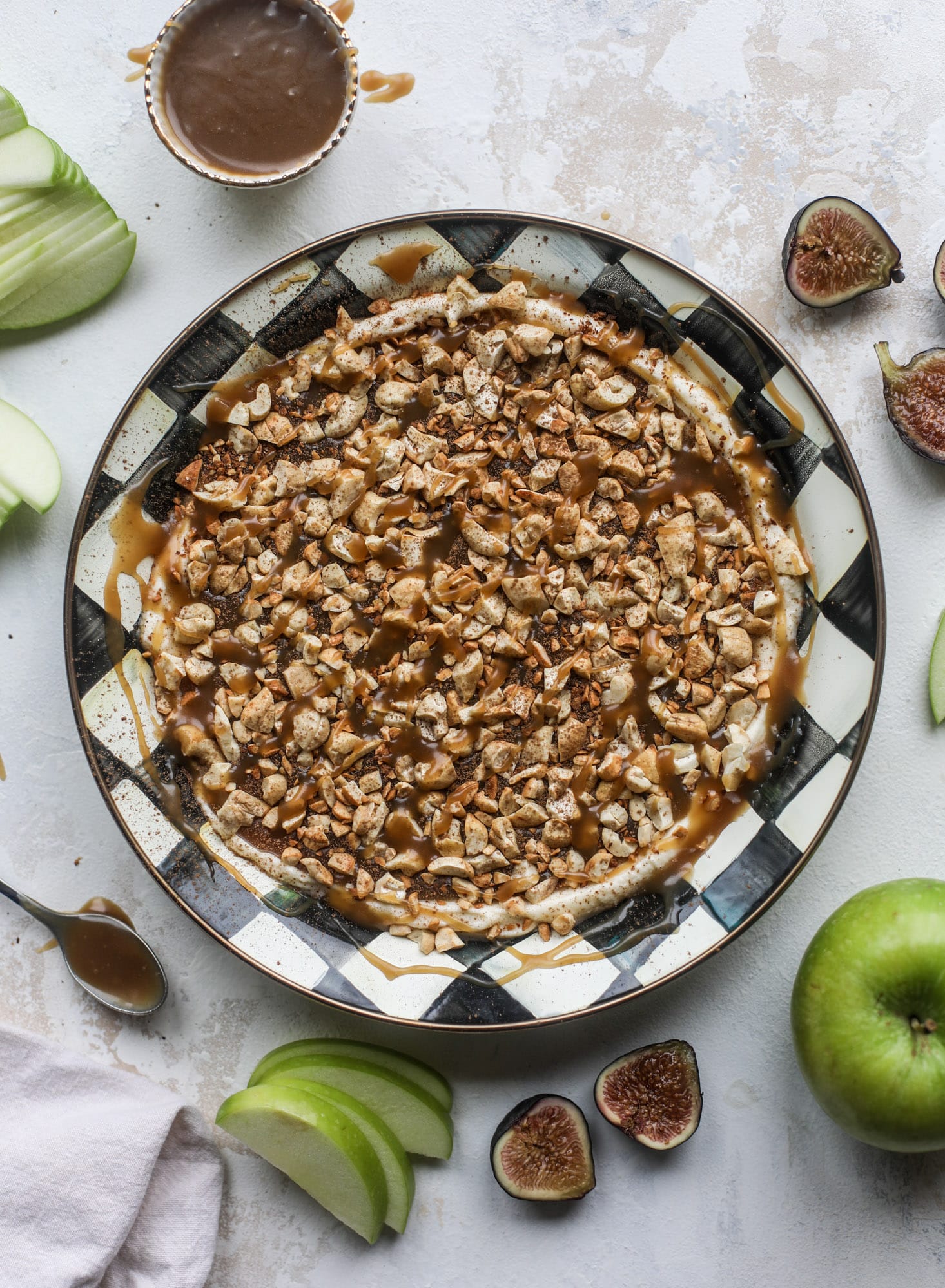 This caramel apple dip is my take on the old-school cream cheese based dip that is super delicious! Here, we have a mascarpone base with a bourbon caramel sauce, topped with roasted chopped cashews. Just add apples! I howsweeteats.com #caramel #apple #dip #appetizer #snack