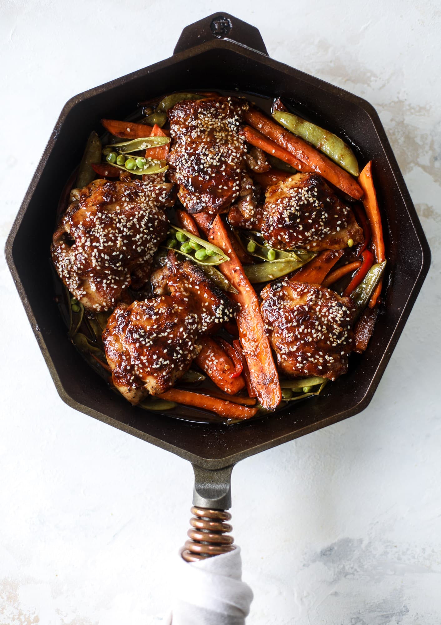 This one pan sesame chicken and veggies is so easy and delicious! It's the perfect weeknight meal that is packed with flavor. The chicken and veggies are great on their own but also wonderful when paired with brown rice or quinoa! I howsweeteats.com #one #pan #sesame #chicken #dinner #easy