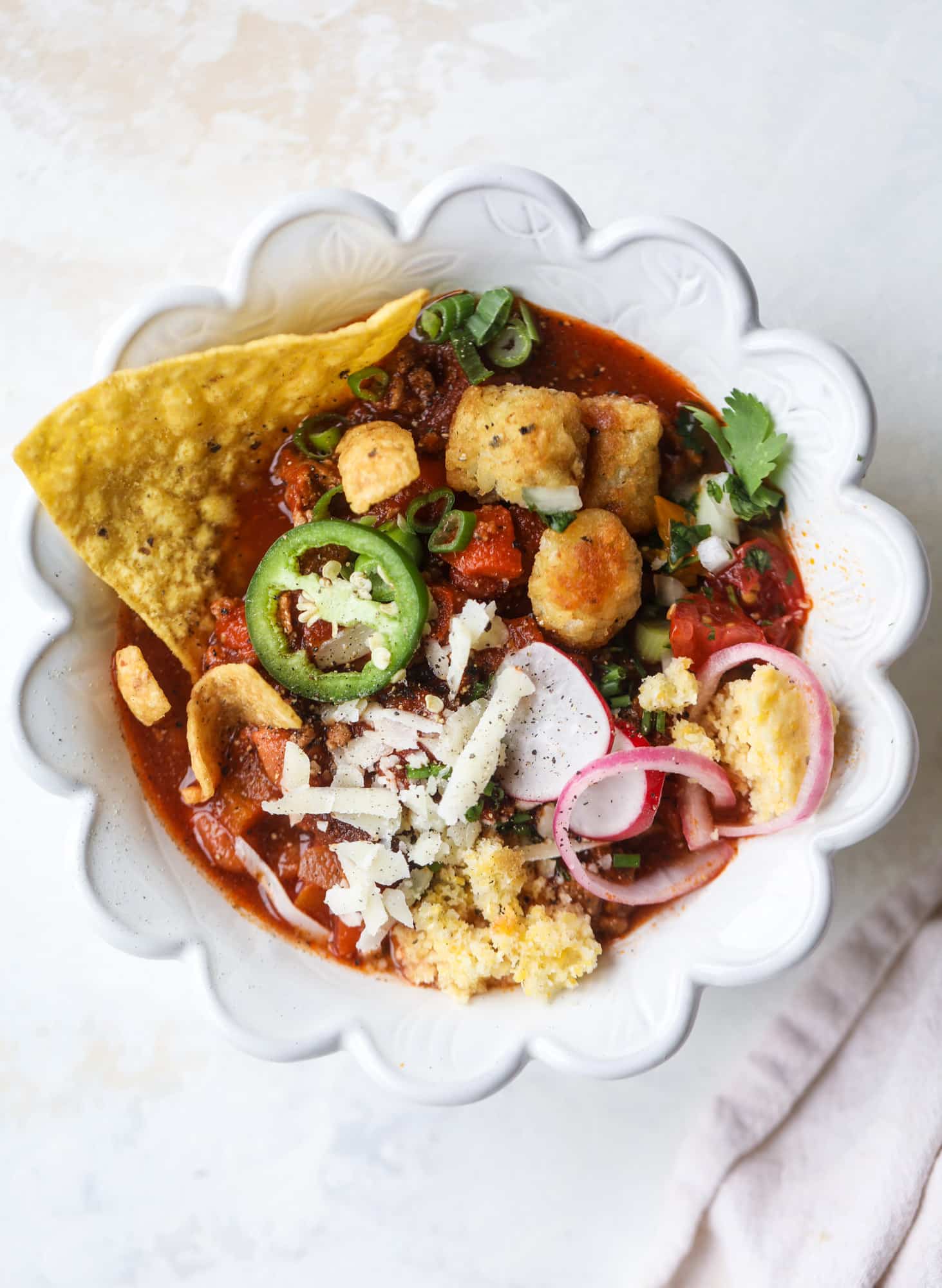 This is the best way to set up a chili bar! All my tips and tricks for setting up a perfect chili bar with multiple toppings, a nacho bar, hot dogs - all done with prep to make the day of the party super easy! This chili bar is goals. I howsweeteats.com #chili #bar #how #to
