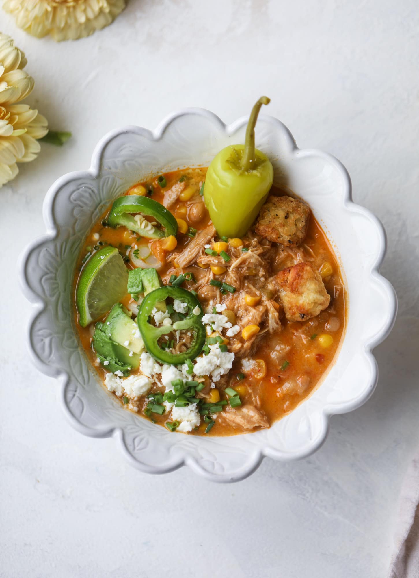 This is the best way to set up a chili bar! All my tips and tricks for setting up a perfect chili bar with multiple toppings, a nacho bar, hot dogs - all done with prep to make the day of the party super easy! This chili bar is goals. I howsweeteats.com #chili #bar #how #to