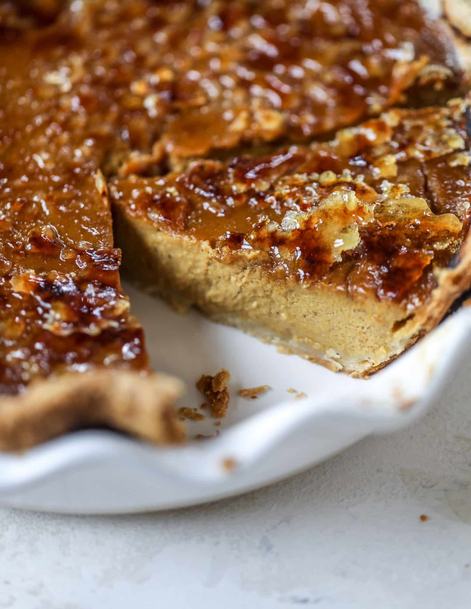This brûlée pumpkin pie is the best of both worlds in pumpkin desserts! A delicious flaky crust, a creamy pumpkin filling and a crunchy, crispy topping - brûléed sugar right before serving. It's a whole new way to serve pumpkin pie! I howsweeteats.com #pumpkinpie #brulee