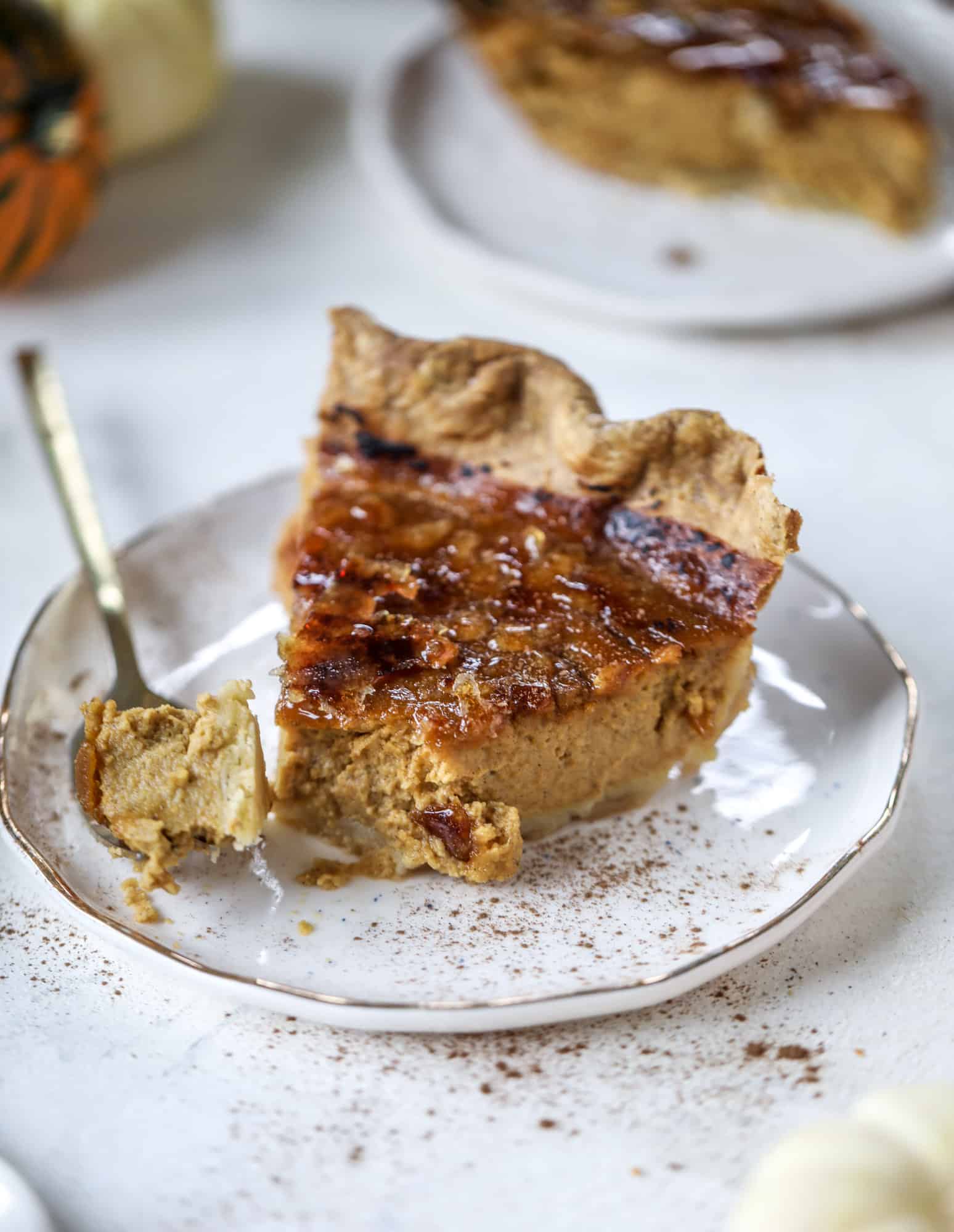This brûlée pumpkin pie is the best of both worlds in pumpkin desserts! A delicious flaky crust, a creamy pumpkin filling and a crunchy, crispy topping - brûléed sugar right before serving. It's a whole new way to serve pumpkin pie! I howsweeteats.com #pumpkinpie #brulee