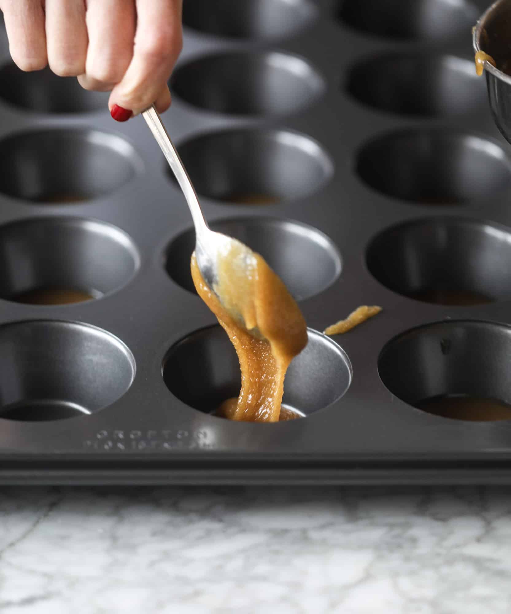 These white chocolate cranberry sticky buns are what holiday dreams are made of! Made in a muffin tin with fresh cranberries and creamy white chocolate, they are drizzled with cranberry caramel too! Dreamy! I howsweeteats.com #sticky #buns
