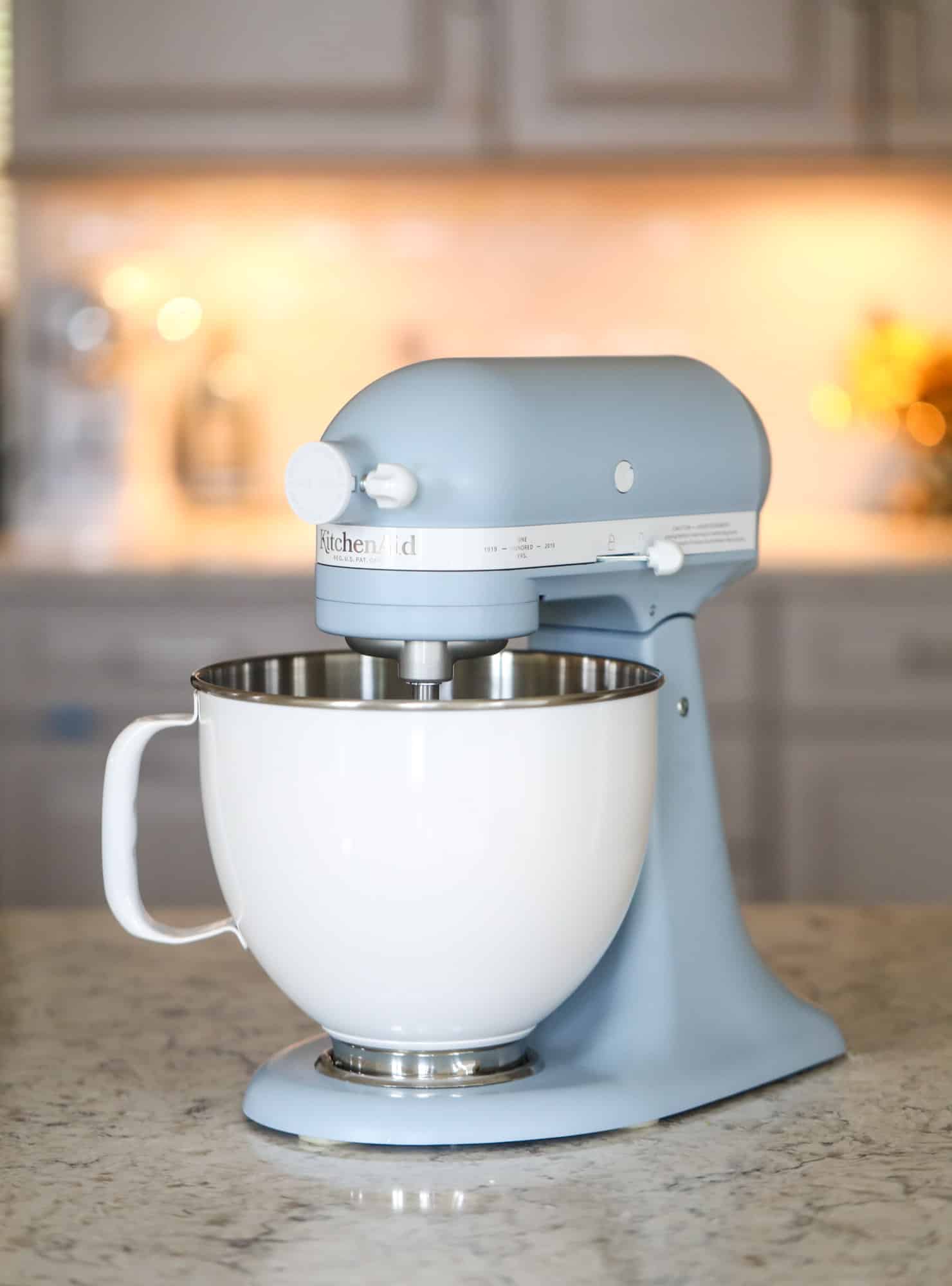 This peanut butter pie recipe is almost identical to the one that my grandmother made when I was a crust. Flaky pastry crust is what makes this pie different, along with a creamy no-bake peanut butter filling that is rich and decadent! I howsweeteats.com #peanutbutter #pie