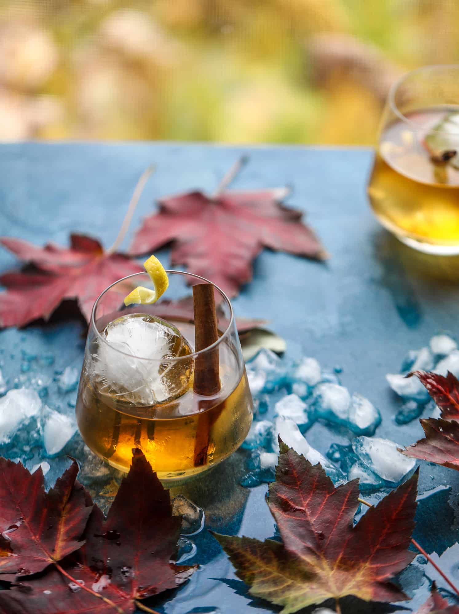 This smoked maple old fashioned cocktail is the perfect smoky drink for fall and winter. It's warming and filled with amazing flavor, using smoked maple bourbon and pure maple syrup. Delicious! I #maple #oldfashioned