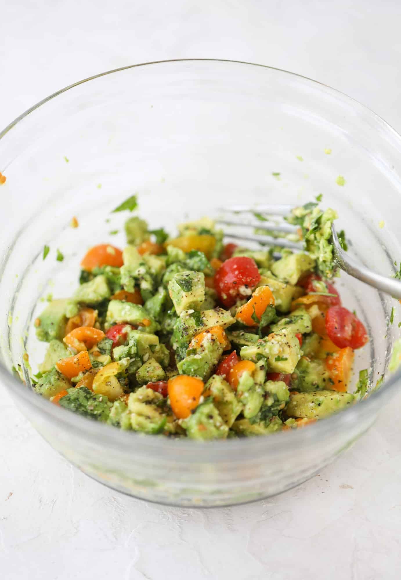 These turkey burgers are full of flavor and topped with a delicious chunky guacamole to take the flavor over the top. The perfect easy dinner! I howsweeteats.com #turkey #burgers