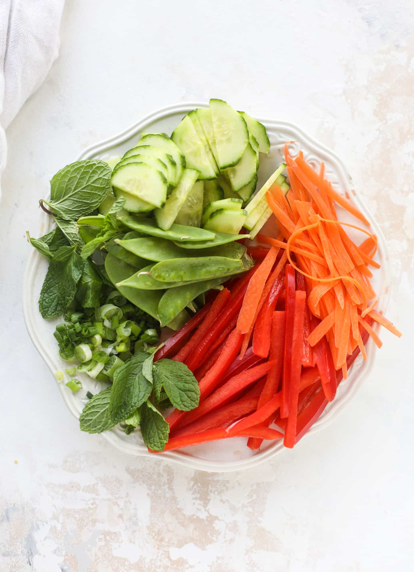 Ginger scallion noodle bowls are a flavorful, comforting vegetarian meal that can be customized to include any veggies you love! I howsweeteats.com #noodle #bowls