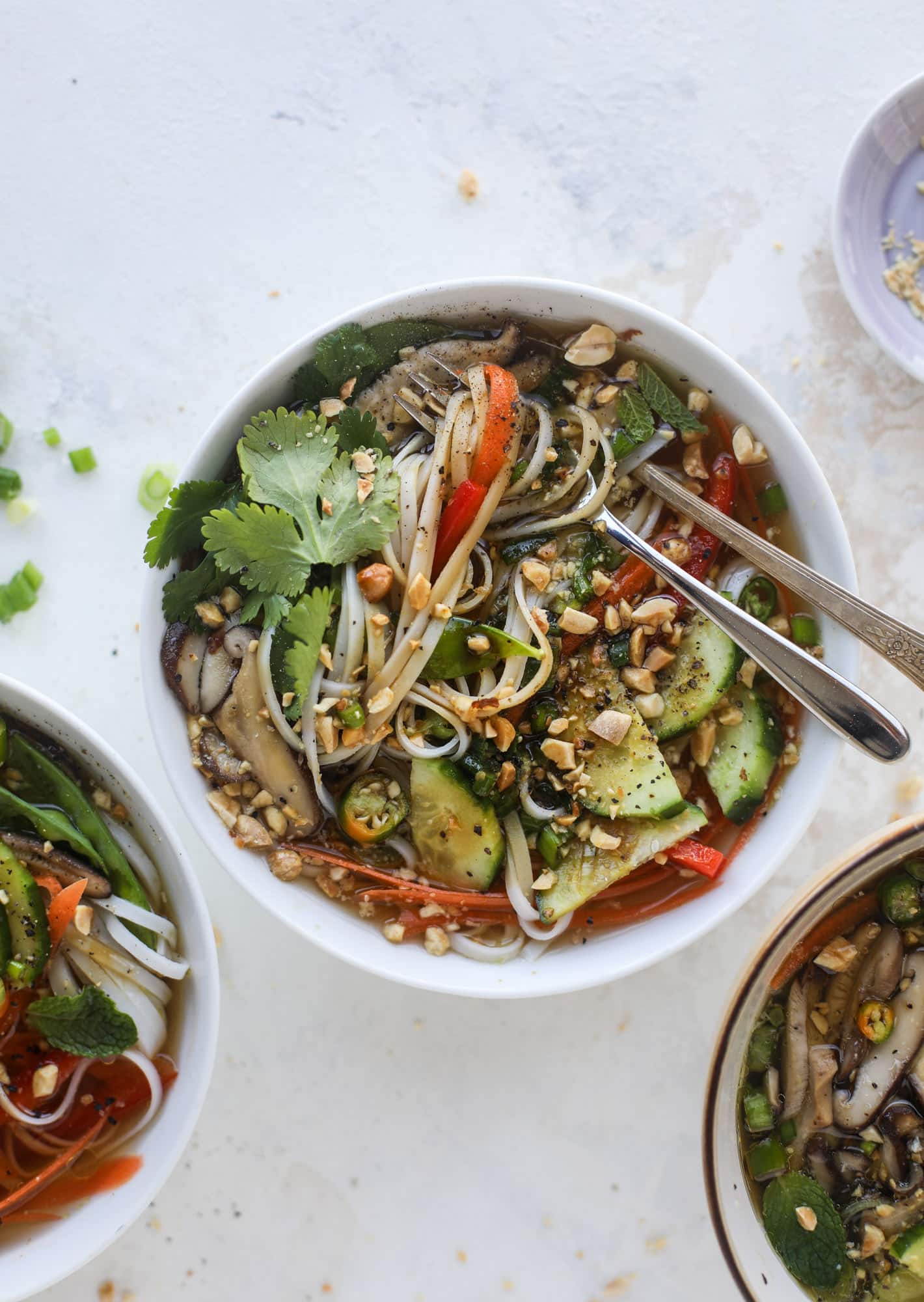 Ginger scallion noodle bowls are a flavorful, comforting vegetarian meal that can be customized to include any veggies you love! I howsweeteats.com #noodle #bowls
