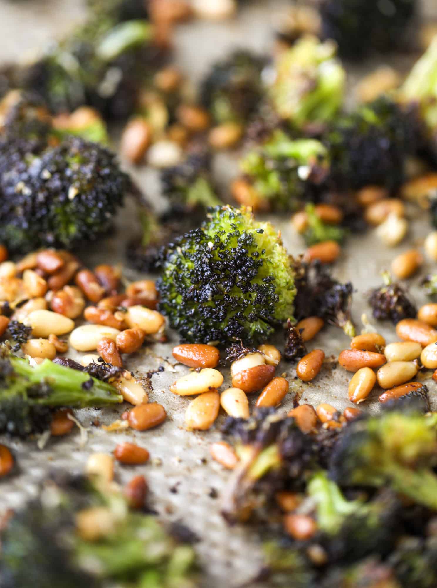 This parmesan roasted broccoli is irresistiable and will turn even the biggest broccoli haters into broccoli lovers! Major flavor in this roasted broccoli! I howsweeteats.com #parmesan #roastedbroccoli