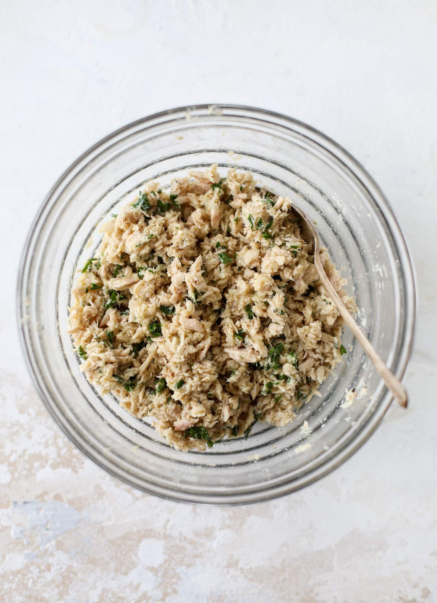 This tuscan tuna melt is a modern way to enjoy a tuna sandwich, with peppery arugula, melty cheese, pickled onions and sun dried tomato spread! I howsweeteats.com #tuna #melt