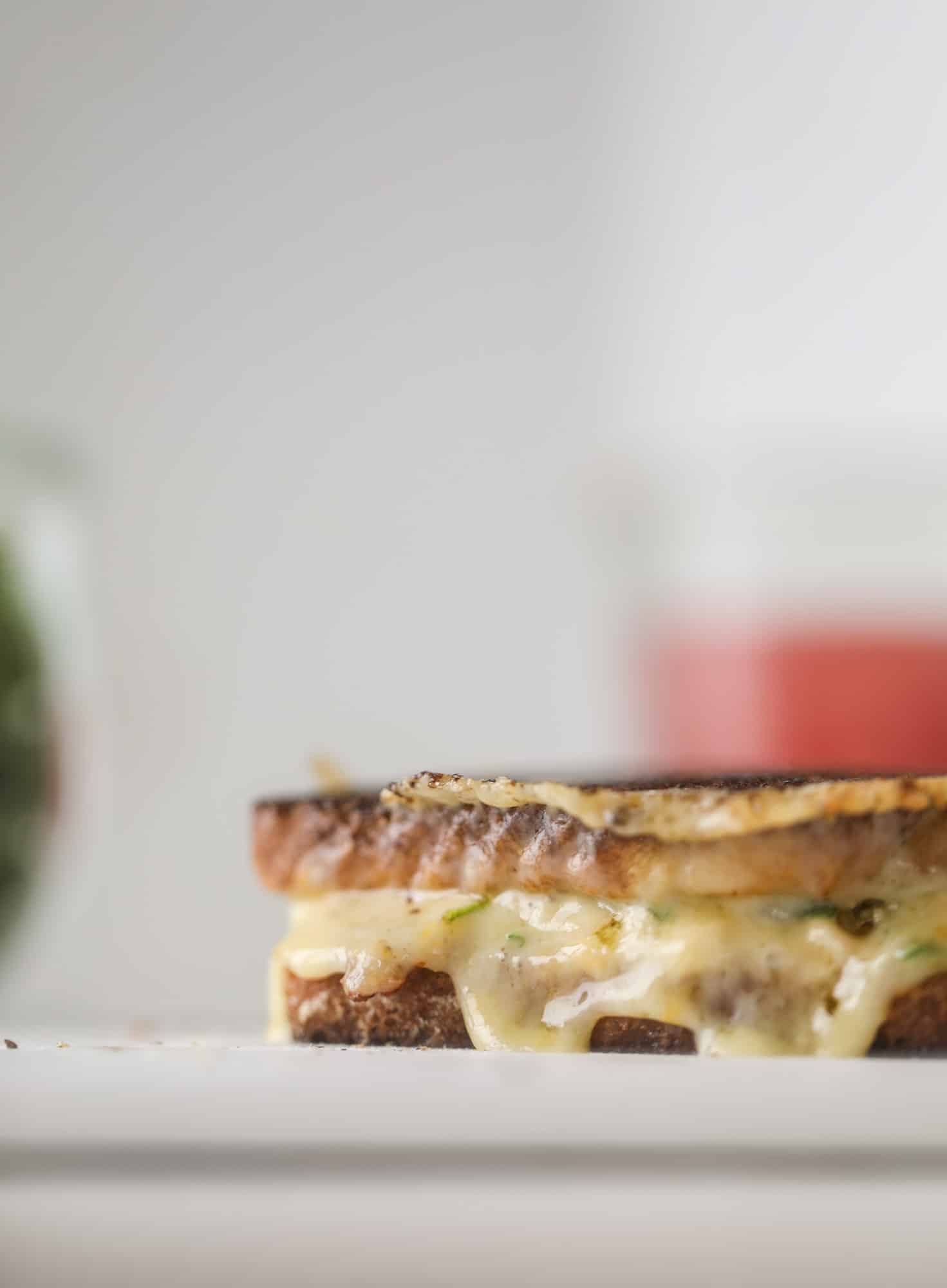This tuscan tuna melt is a modern way to enjoy a tuna sandwich, with peppery arugula, melty cheese, pickled onions and sun dried tomato spread! I howsweeteats.com #tuna #melt