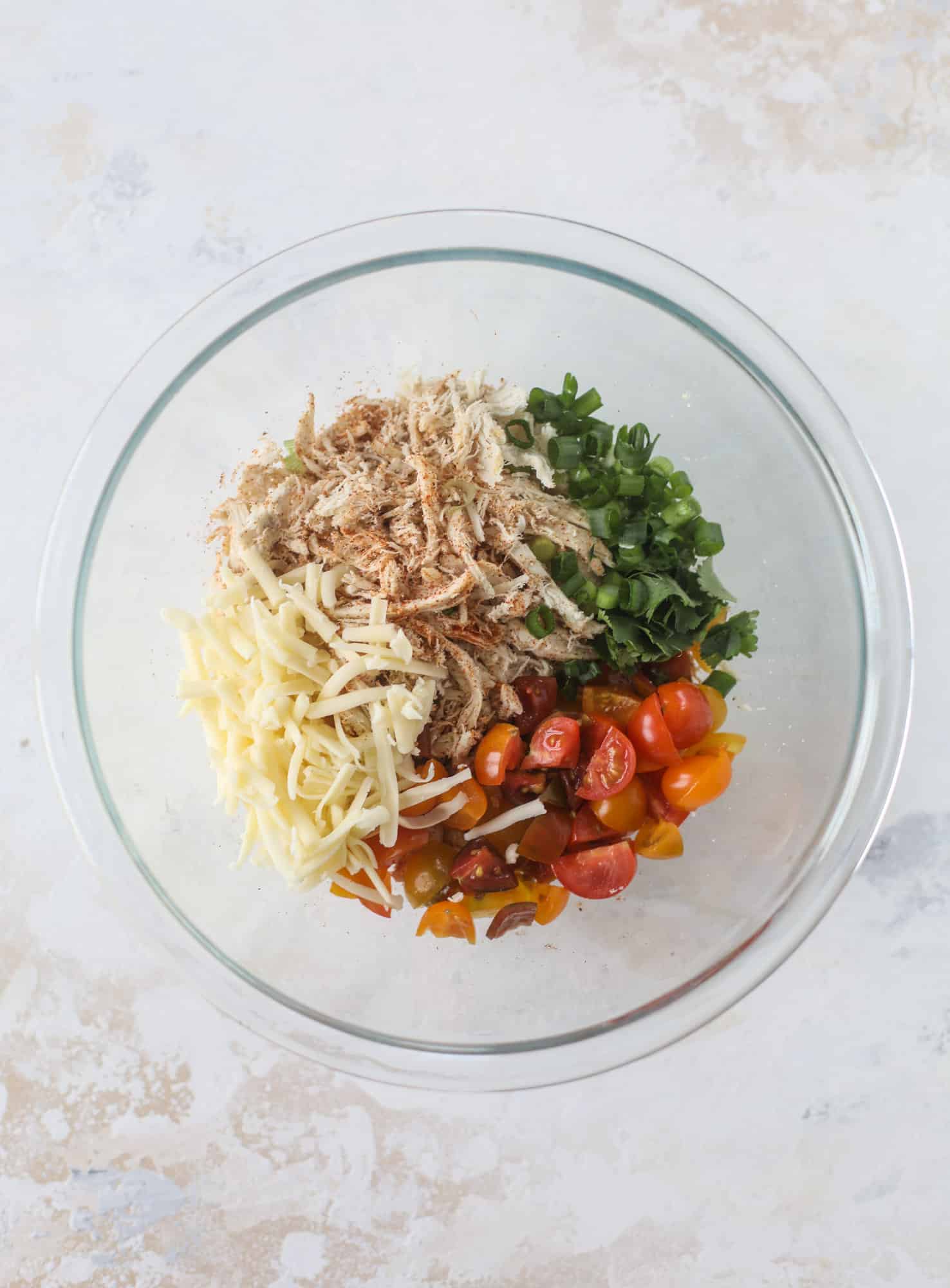 These baked avocados are stuffed with a cheesy chicken mixture and drizzled with sriracha yogurt sauce! Super delicious and an easy weeknight meal. I howsweeteats.com #baked #avocados