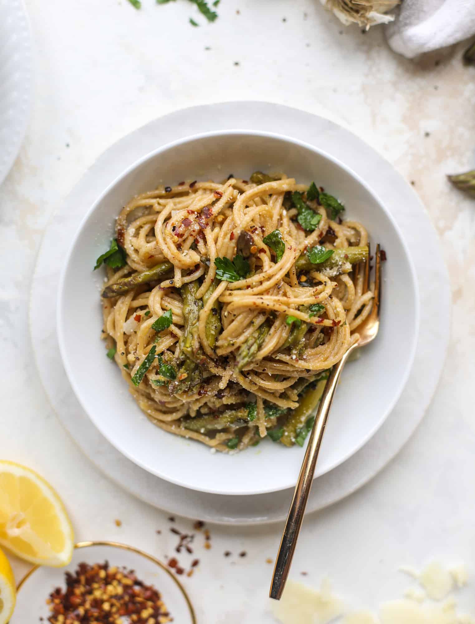 A perfect one pot pasta made with asparagus, shallots, lemon and mascarpone chese. The best weeknight dinner that comes together in a snap! I howsweeteats.com #asparagus #onepotpasta
