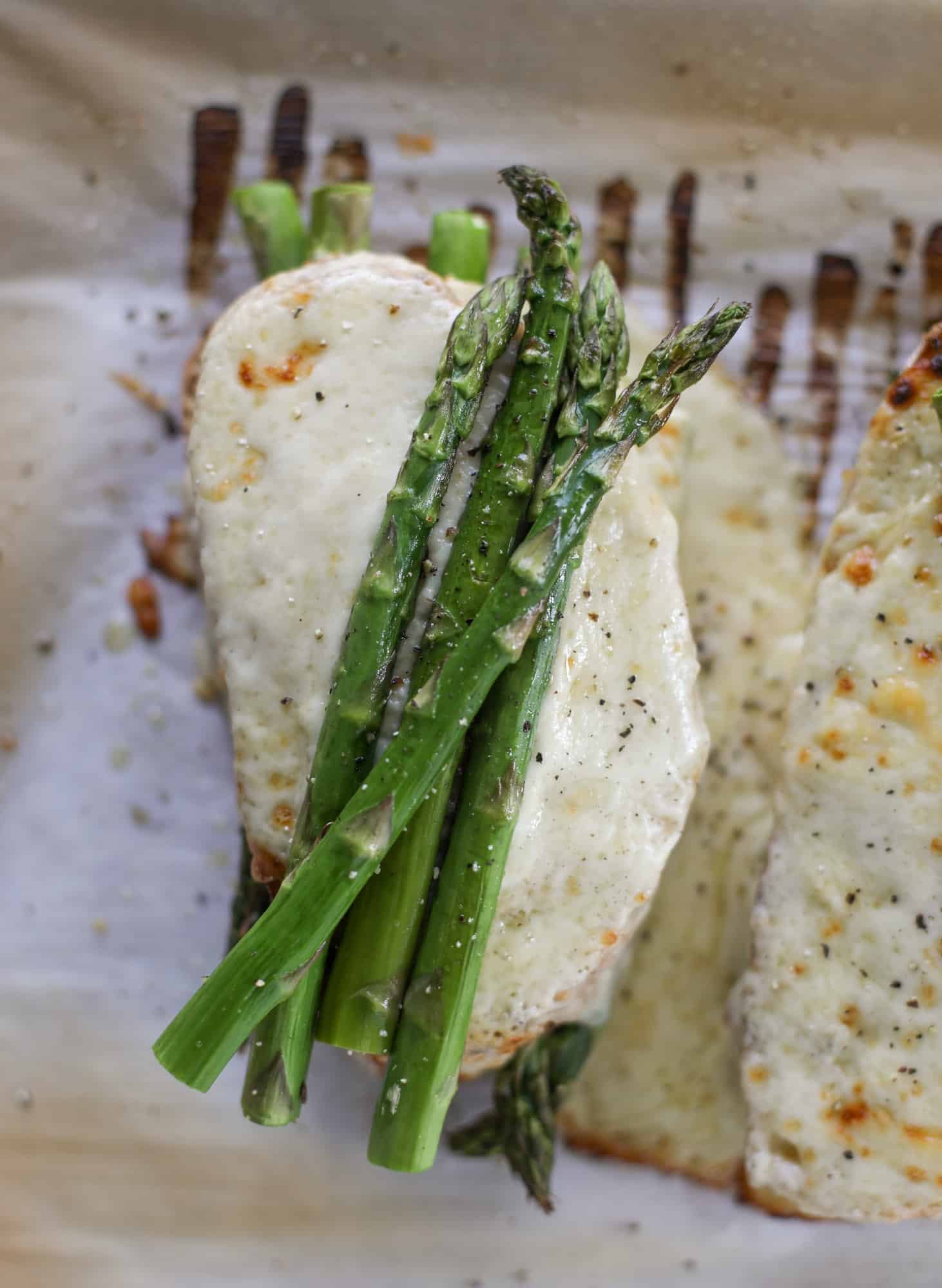 This roasted asparagus croque madame is made with thinly-sliced prosciutto and a fontina cheese sauce. Lots of dijon and an egg on top! I howsweeteats.com #croquemadame #asparagus