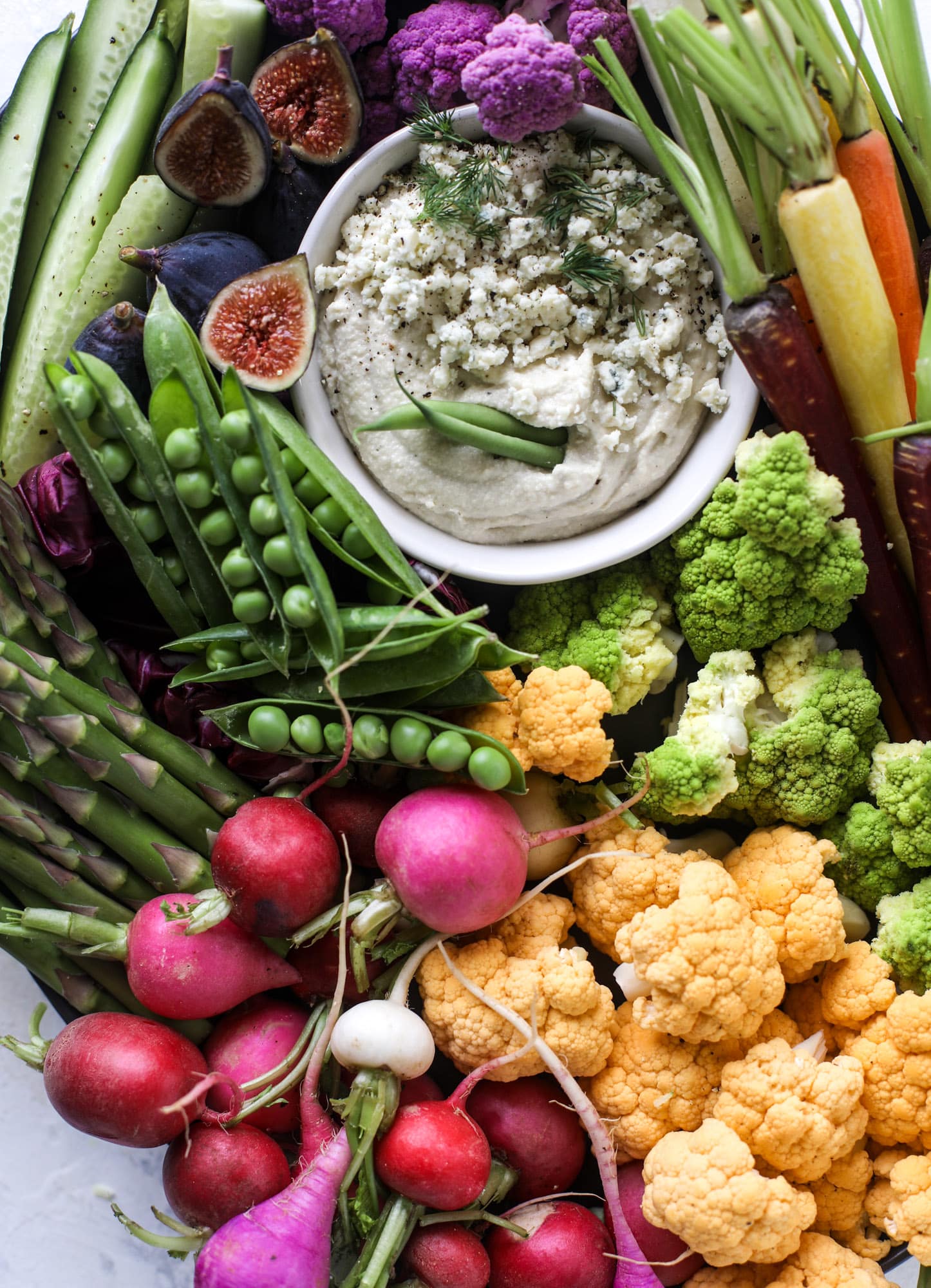 This creamy cashew blue cheese dip is a fantastic snack or appetizer! Grab some veggies, crackers and chips and get your dip on. I howsweeteats.com #bluecheese #dip