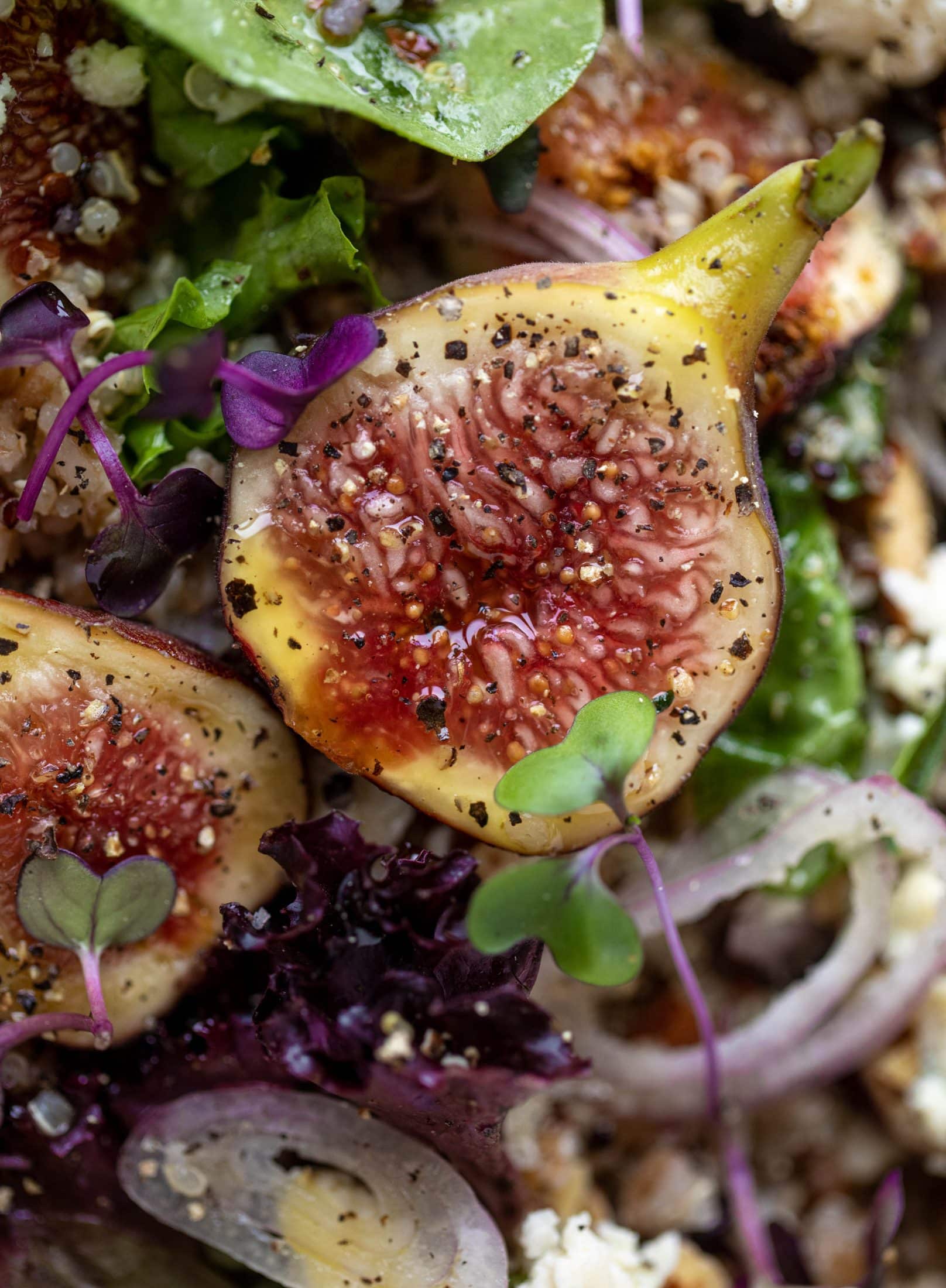 These grain bowls are the perfect September salad! Juicy figs, greens, quinoa, farro, almonds and a lemon lavender vinaigrette make this bowl irresistible.