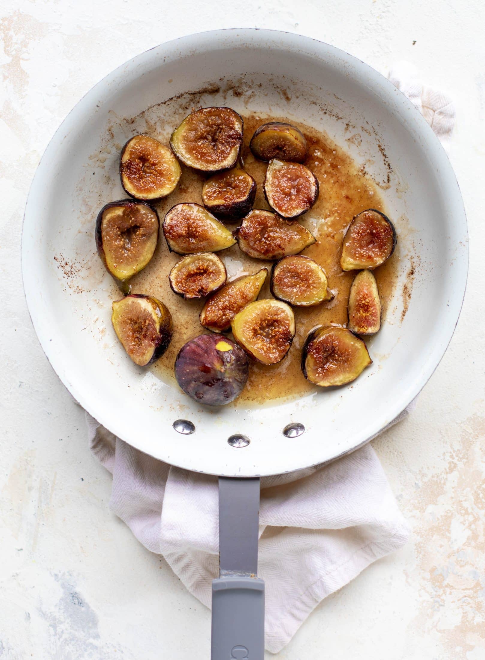 sticky cinnamon figs