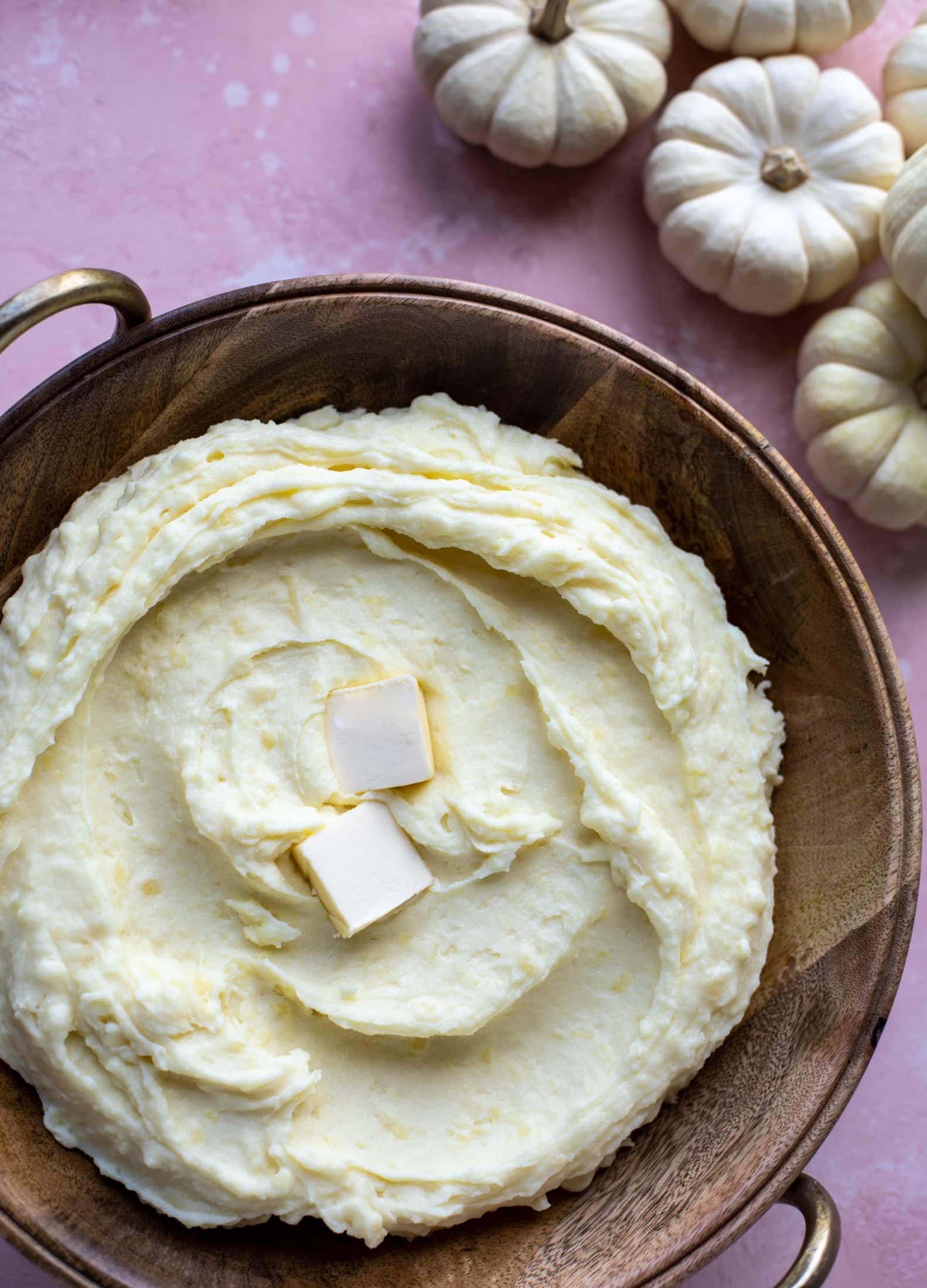 Right here I'm sharing the best thanksgiving recipes you can find! Over 100 of my favorite recipes from salads and apps to dessert and cocktails.