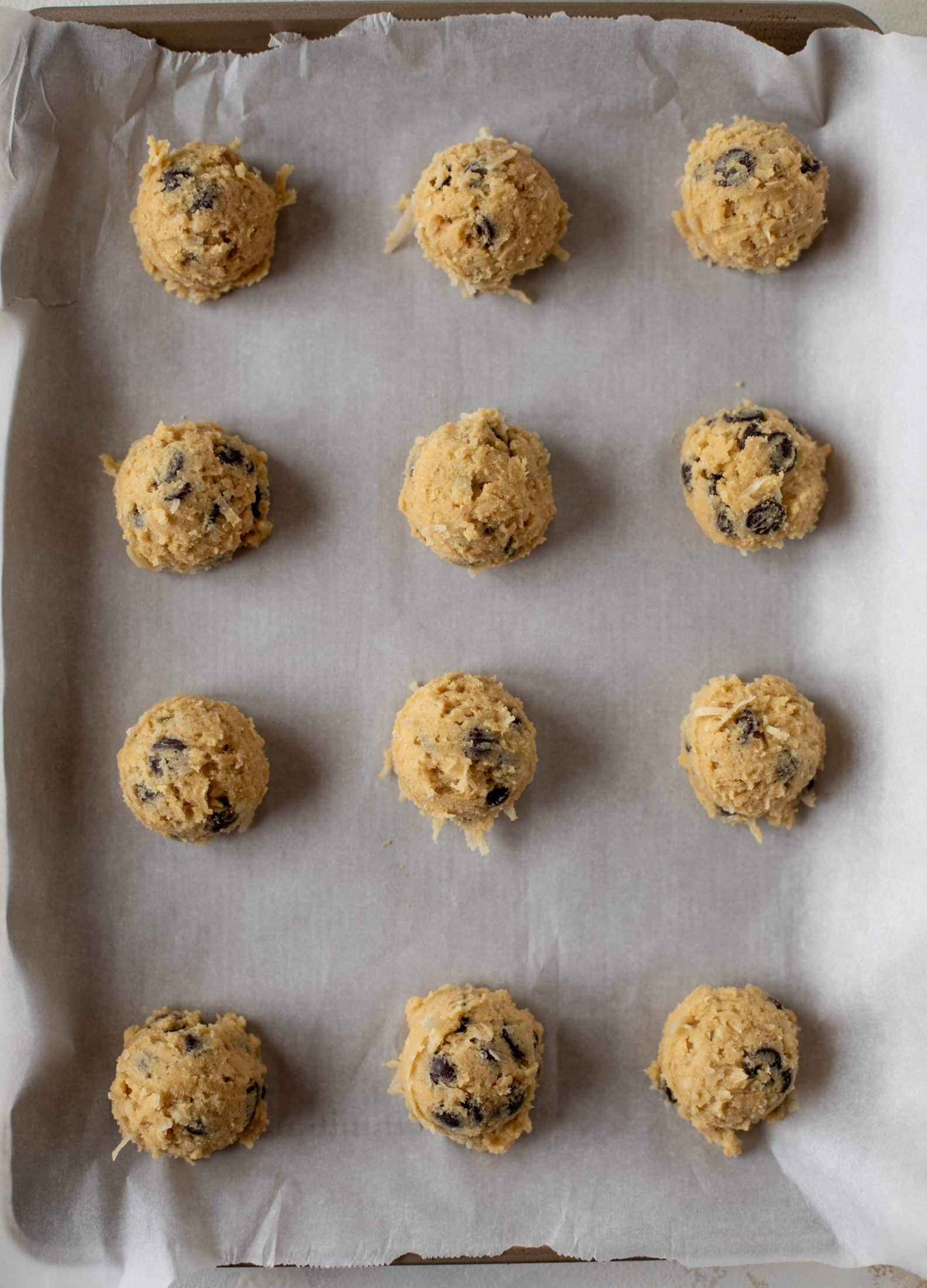 Royal cookies are filled with chocolate chips, shredded coconut and macadamia nuts. These are the perfect copycat to the Nordstrom royal cookie!