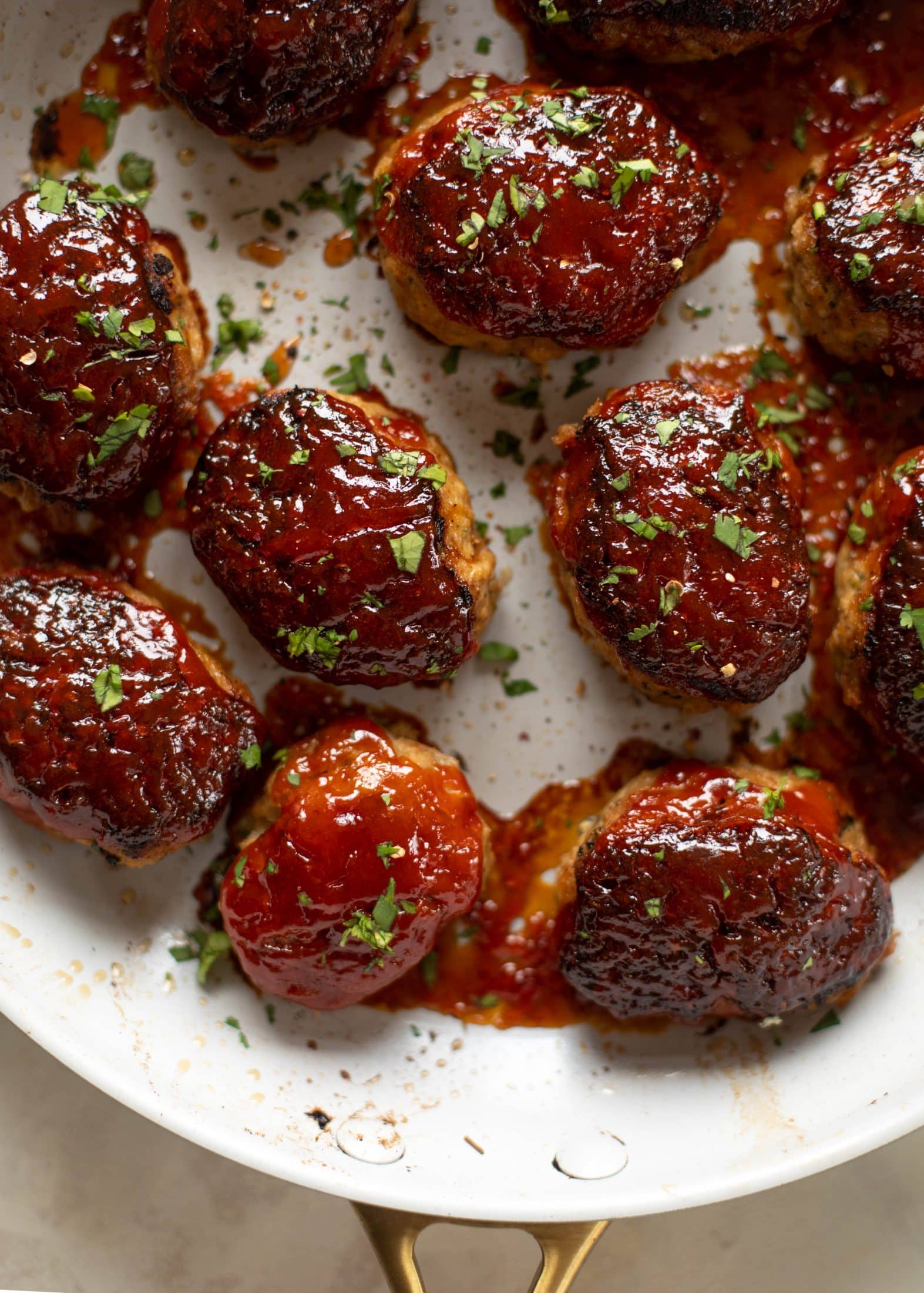 Mini turkey meatloaf in a skillet is the best weeknight dinner idea! Serve with roasted garlic cauliflower mash and your favorite green veggie on the side.