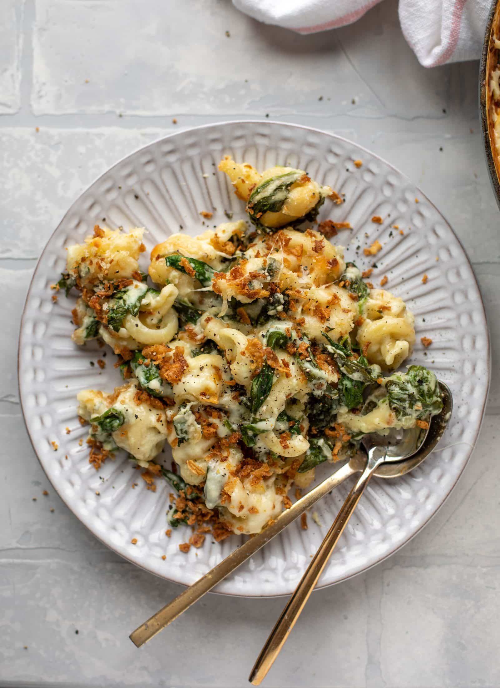 This creamed spinach mac and cheese is a dreamy, cheesy mac and cheese dish with tons of fresh baby spinach! Super comforting and flavorful.