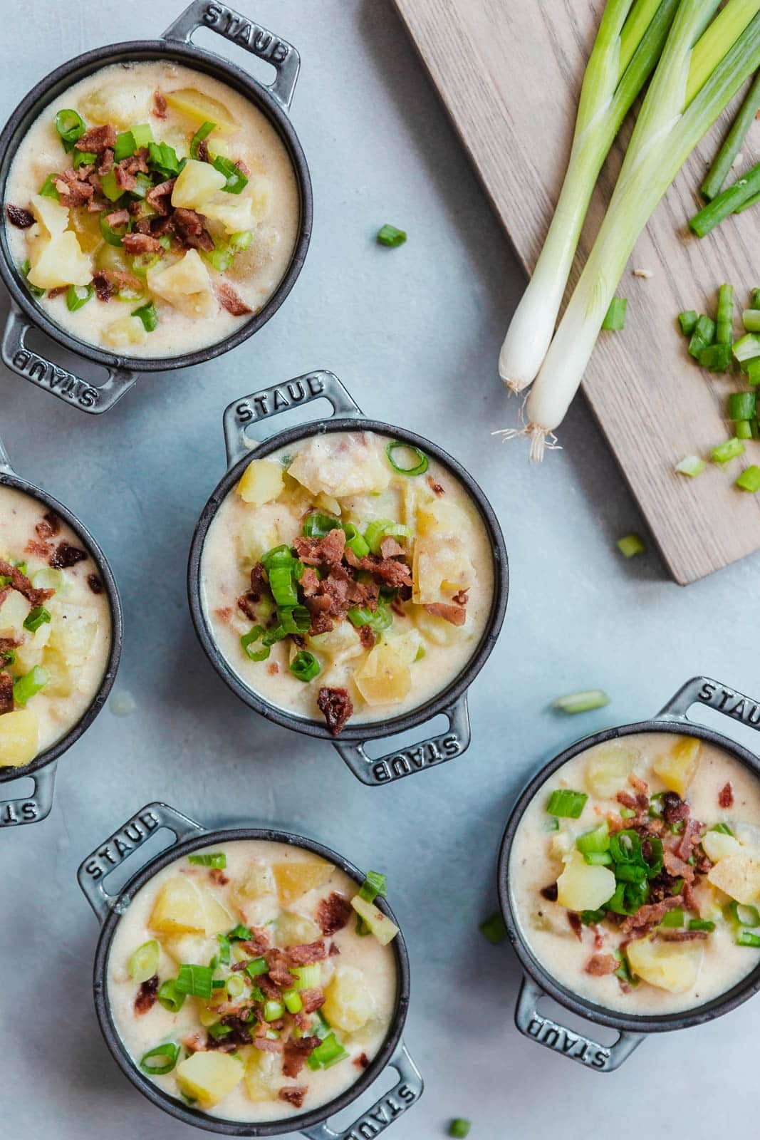 loaded baked potato soup I howsweeteats.com