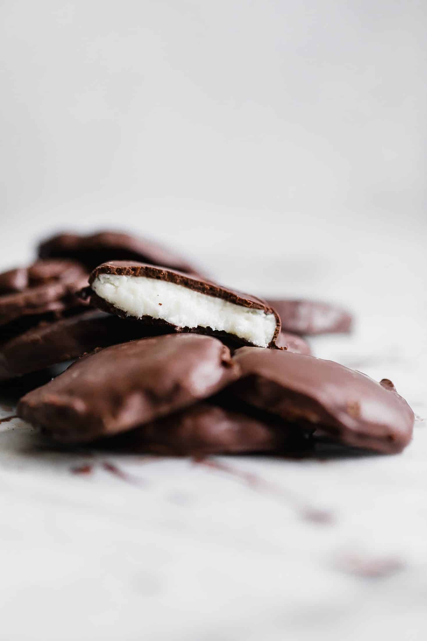 homemade peppermint patties I howsweeteats.com #christmas #holidays #peppermint #chocolate