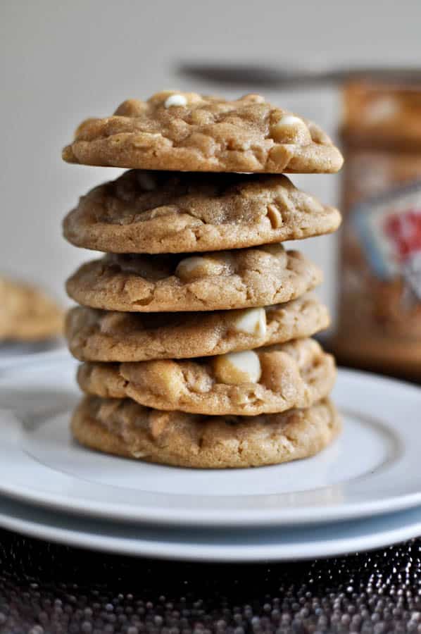 White Chocolate Peanut Butter Oatmeal Cookies I howsweeteats.com White Chocolate Peanut Butter Oatmeal Cookies I howsweeteats.com