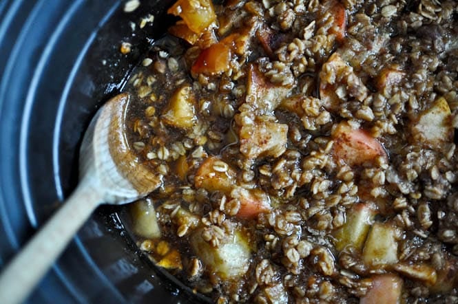 Crockpot Caramel Apple Crumble I howsweeteats.com Crockpot Caramel Apple Crumble I howsweeteats.com