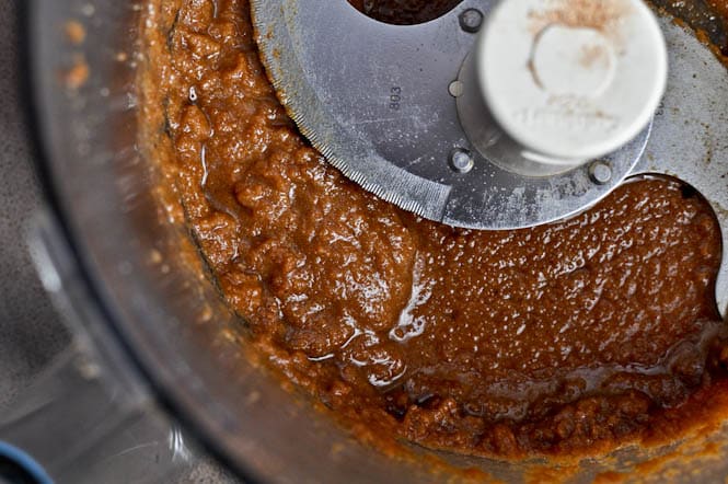 Homemade Maple Gingerbread Almond Butter I howsweeteats.com Homemade Maple Gingerbread Almond Butter I howsweeteats.com