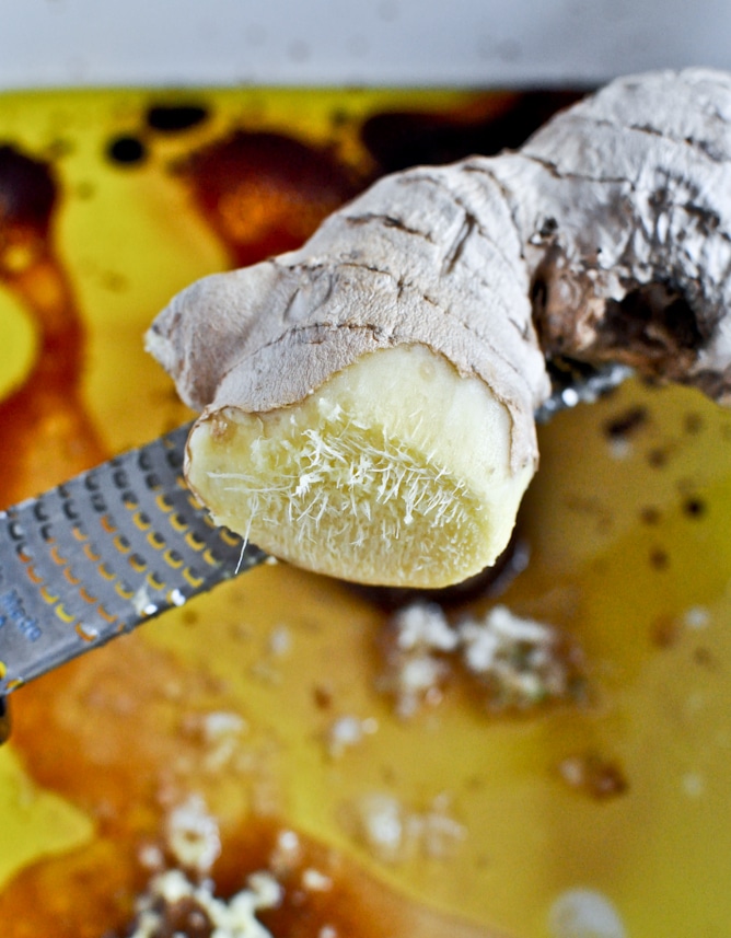 Toasted Sesame Ginger Salmon I howsweeteats.com Toasted Sesame Ginger Salmon I howsweeteats.com