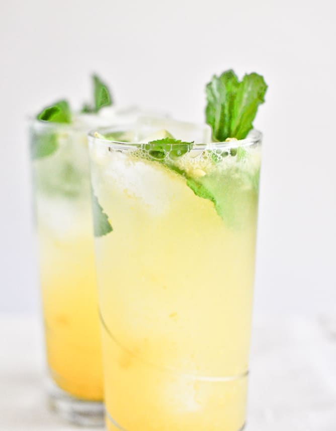 Coconut Mango Mojitos I howsweeteats.com Coconut Mango Mojitos I howsweeteats.com