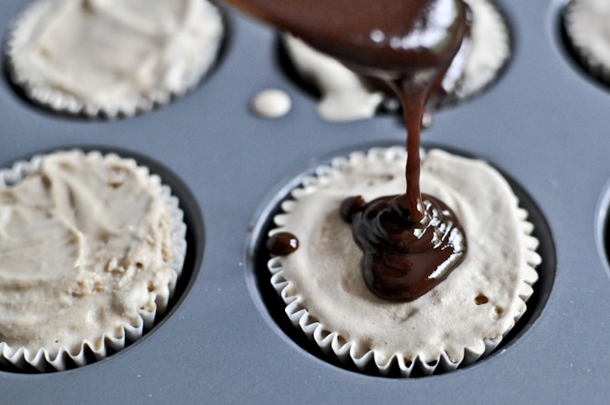 Peanut Butter Fudge Coffee Ice Cream Cupcakes I howsweeteats.com Peanut Butter Fudge Coffee Ice Cream Cupcakes I howsweeteats.com