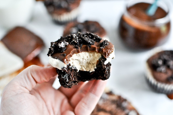 Peanut Butter Fudge Coffee Ice Cream Cupcakes I howsweeteats.com Peanut Butter Fudge Coffee Ice Cream Cupcakes I howsweeteats.com