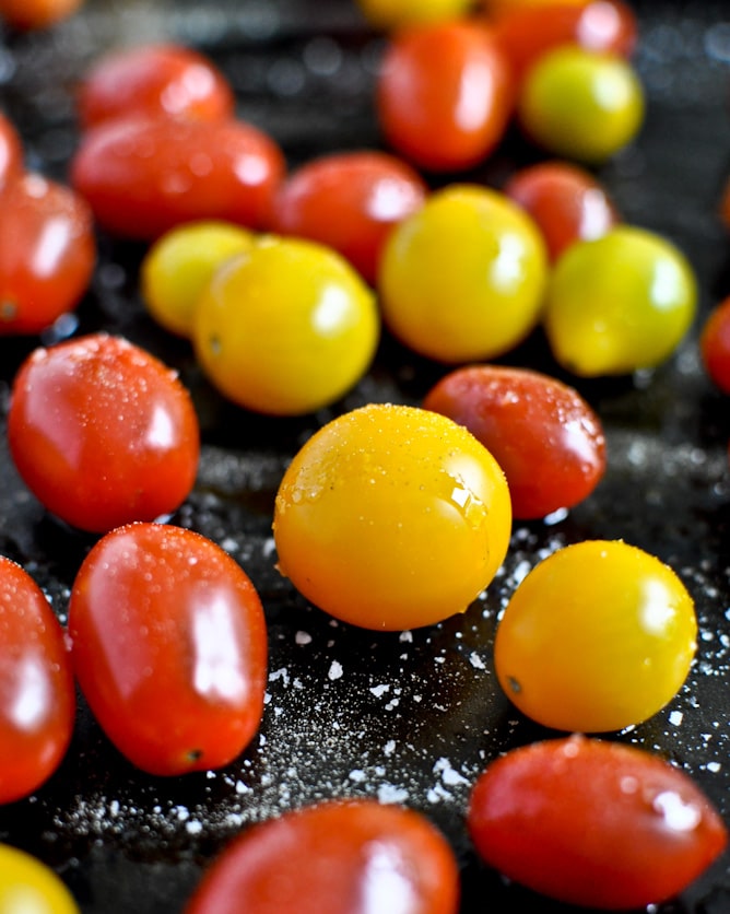 Roasted Tomato Caprese Panzanella I howsweeteats.com Roasted Tomato Caprese Panzanella I howsweeteats.com