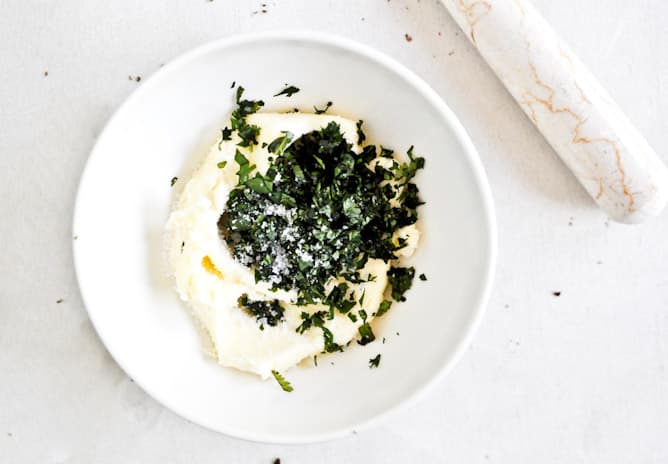 Roasted Basil Butter Parmesan Shrimp I howsweeteats.com Roasted Basil Butter Parmesan Shrimp I howsweeteats.com