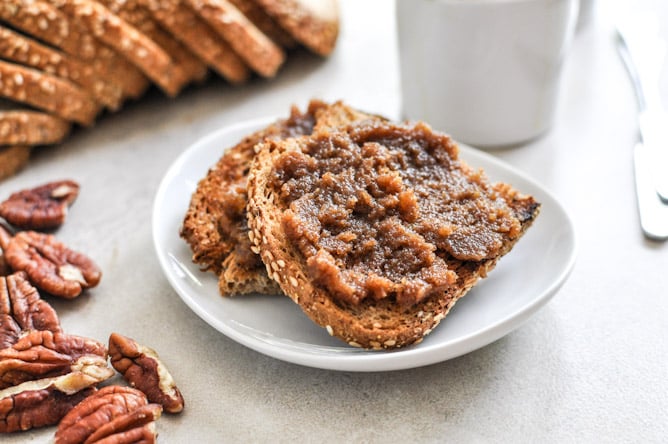 Roasted Pecan Pumpkin Butter I howsweeteats.com