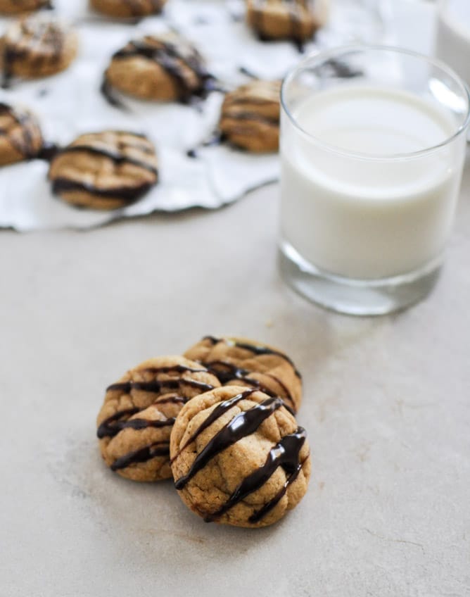 Fudge Striped Pumpkin Peanut Butter Cookies I howsweeteats.com Fudge Striped Pumpkin Peanut Butter Cookies I howsweeteats.com